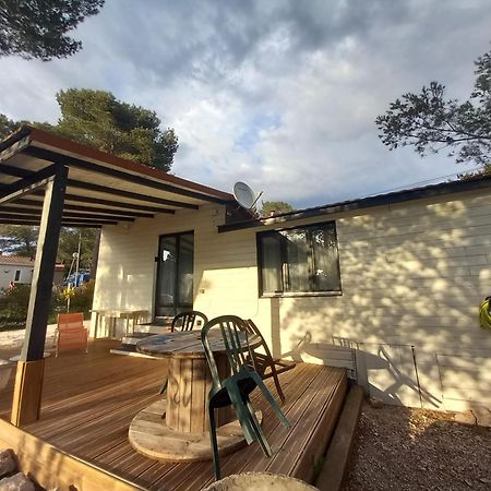 Mobilhome A Deux Pas Du Circuit Du Castellet Avec Terrasse Vue Mer Ле Кастеле Екстериор снимка