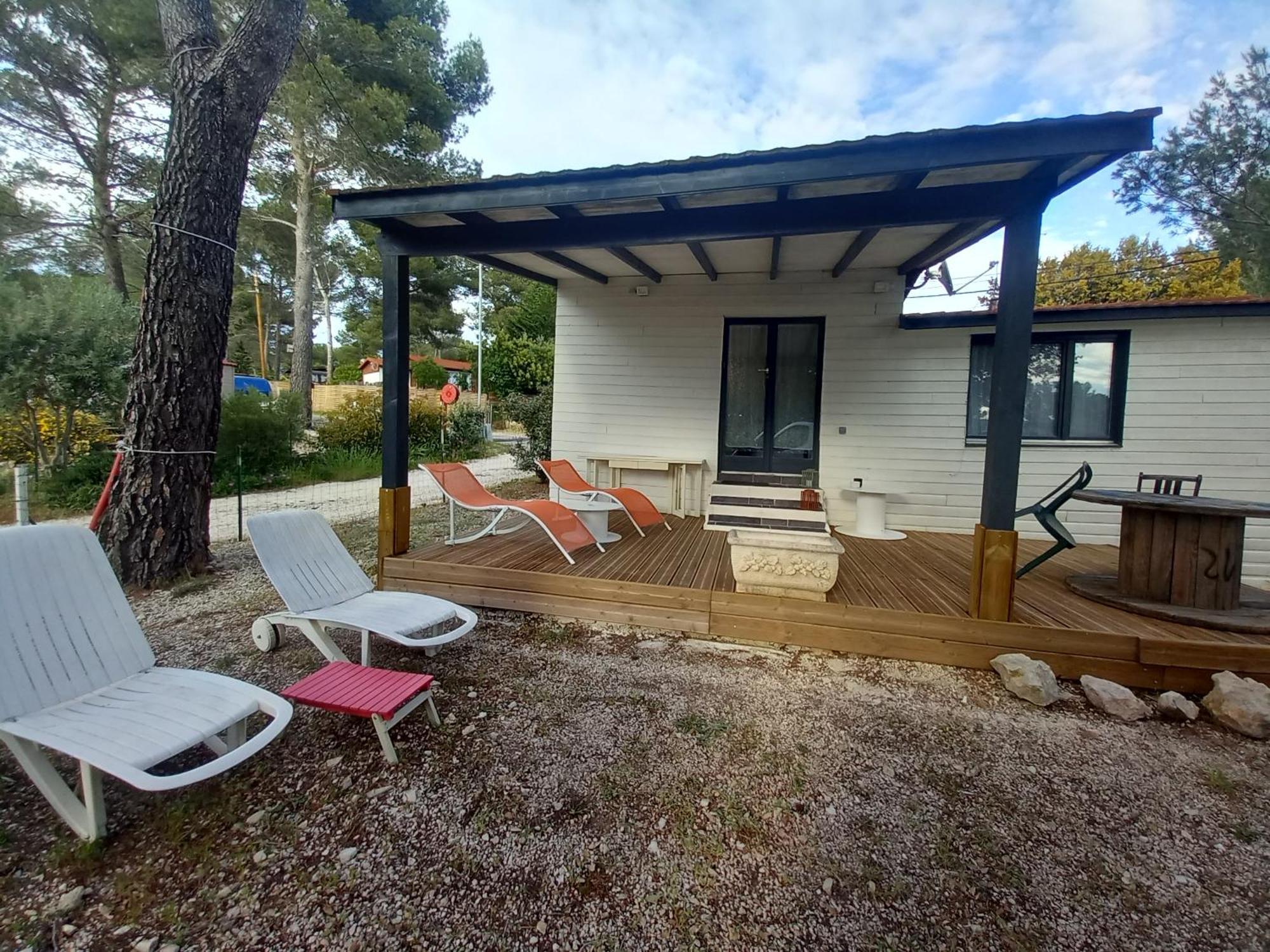 Mobilhome A Deux Pas Du Circuit Du Castellet Avec Terrasse Vue Mer Ле Кастеле Екстериор снимка